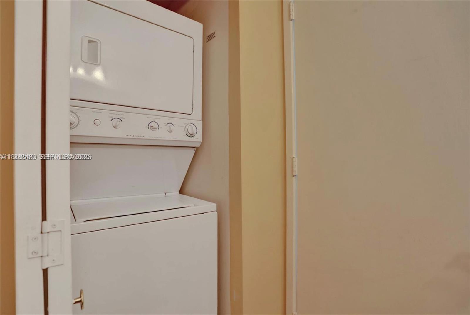 185 Southwest 7th Street, Unit 1600 Miami, FL 33130 - Photo 27 of 38