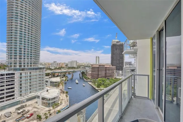 $2,550 | 185 Southwest 7th Street, Unit 1600, Miami, FL 33130