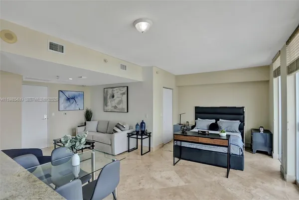 $2,550 | 185 Southwest 7th Street, Unit 1600, Miami, FL 33130