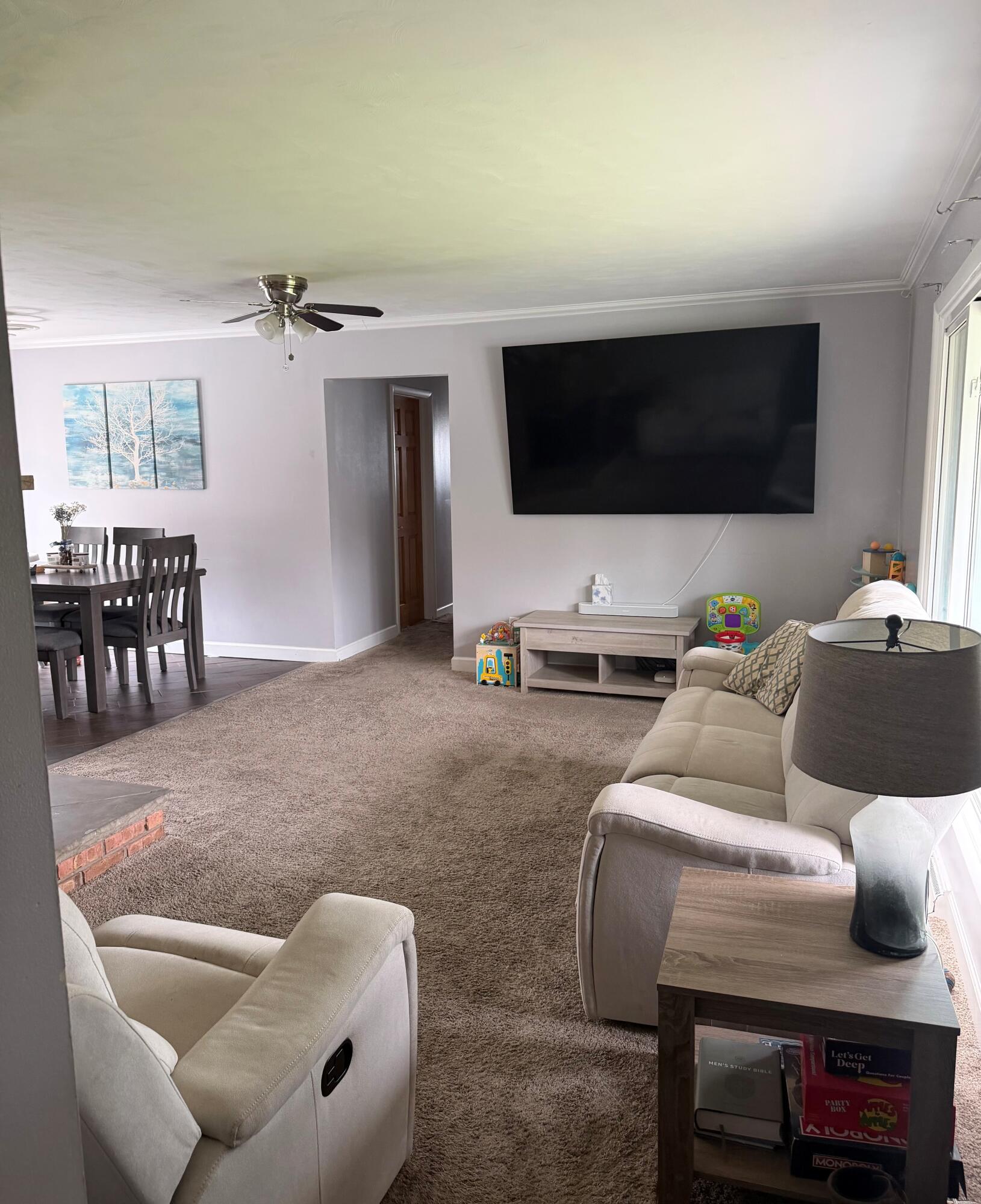 3733 Ridgefield Road Lansing, MI 48906 - Photo 12 of 31 LIVING ROOM