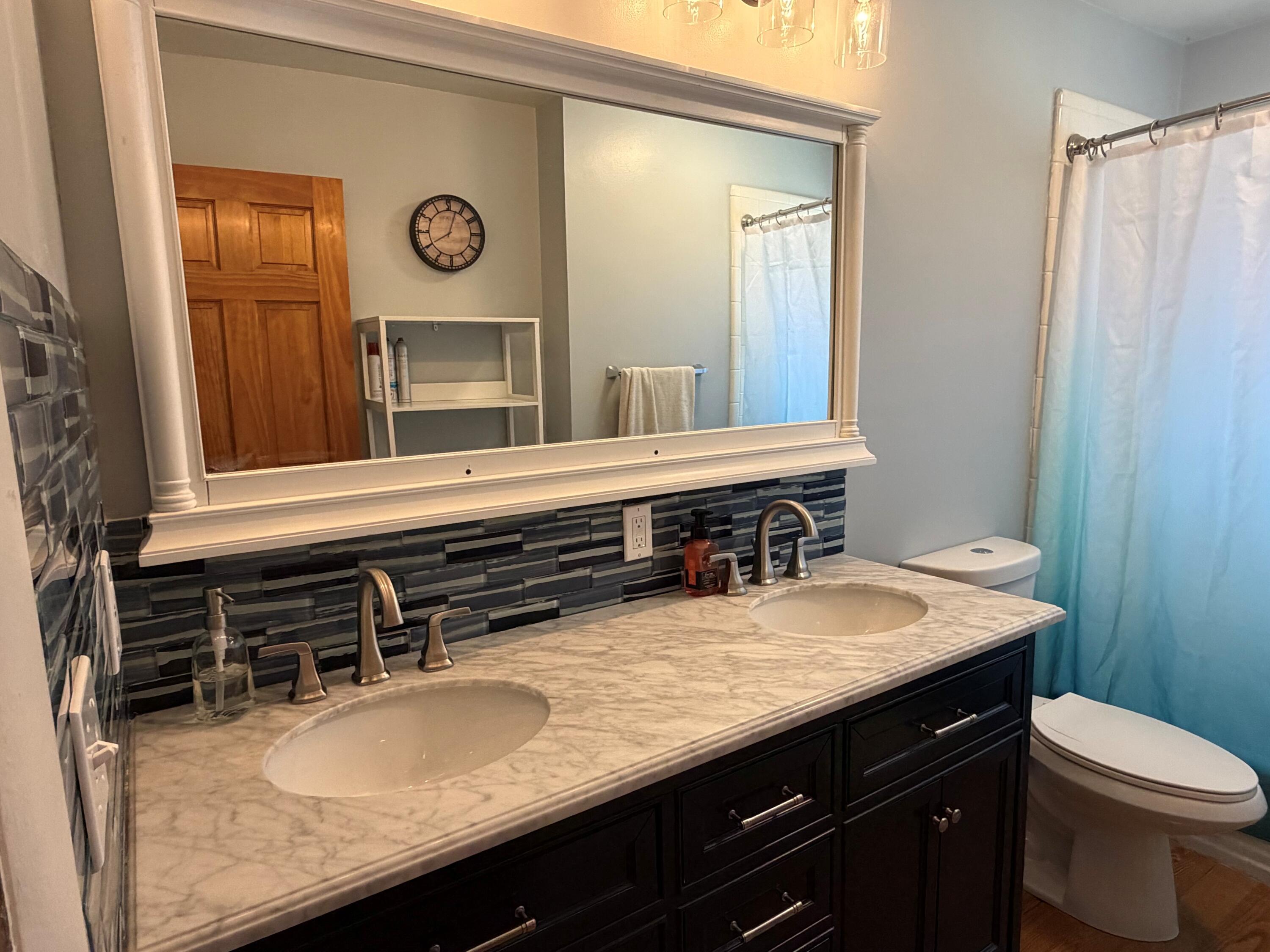 3733 Ridgefield Road Lansing, MI 48906 - Photo 23 of 31 MAIN BATHROOM 2