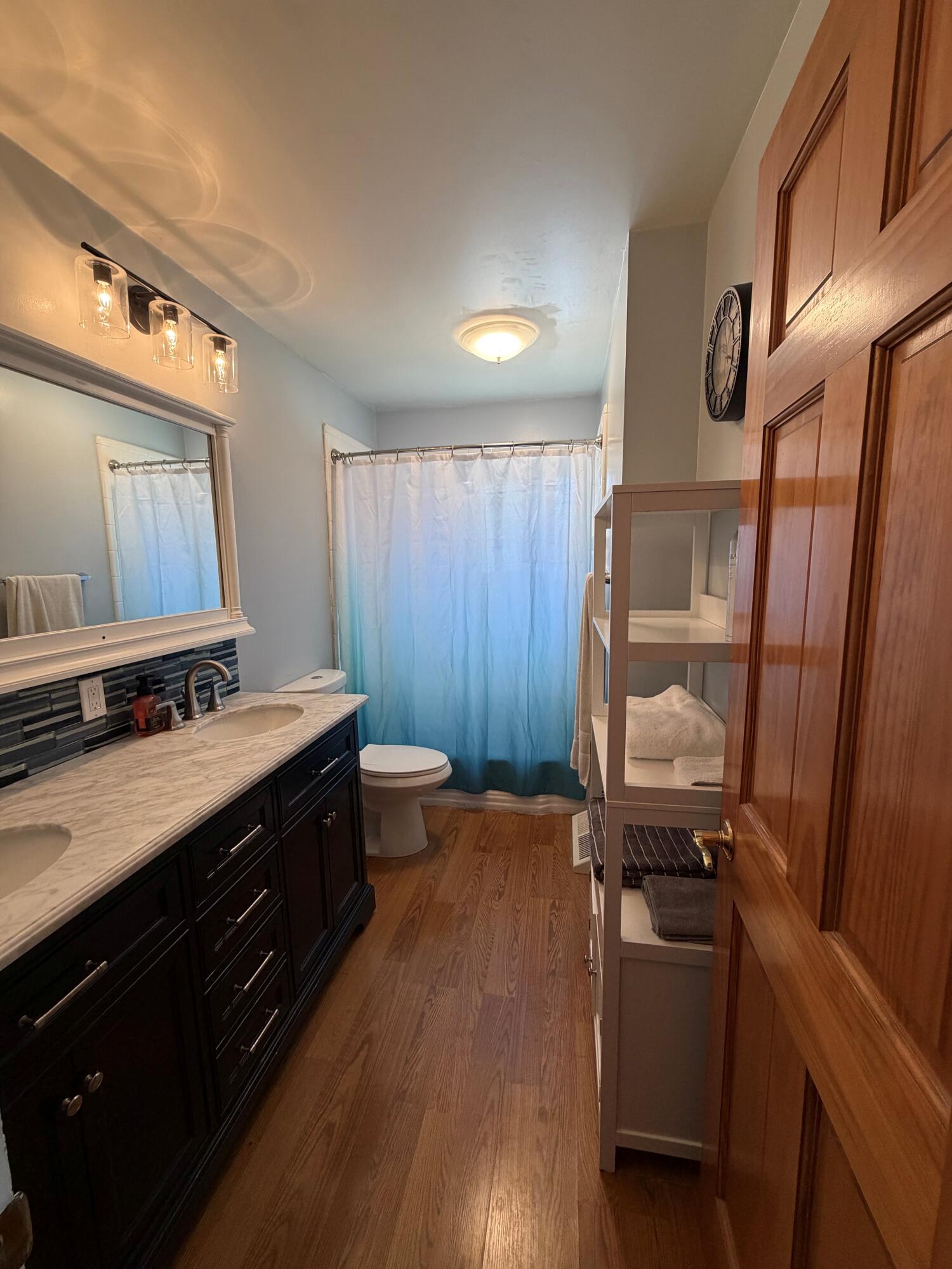 3733 Ridgefield Road Lansing, MI 48906 - Photo 24 of 31 MAIN BATHROOM 4