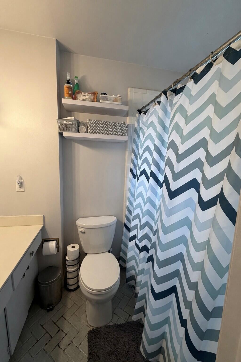 3733 Ridgefield Road Lansing, MI 48906 - Photo 25 of 31 MASTER BATHROOM