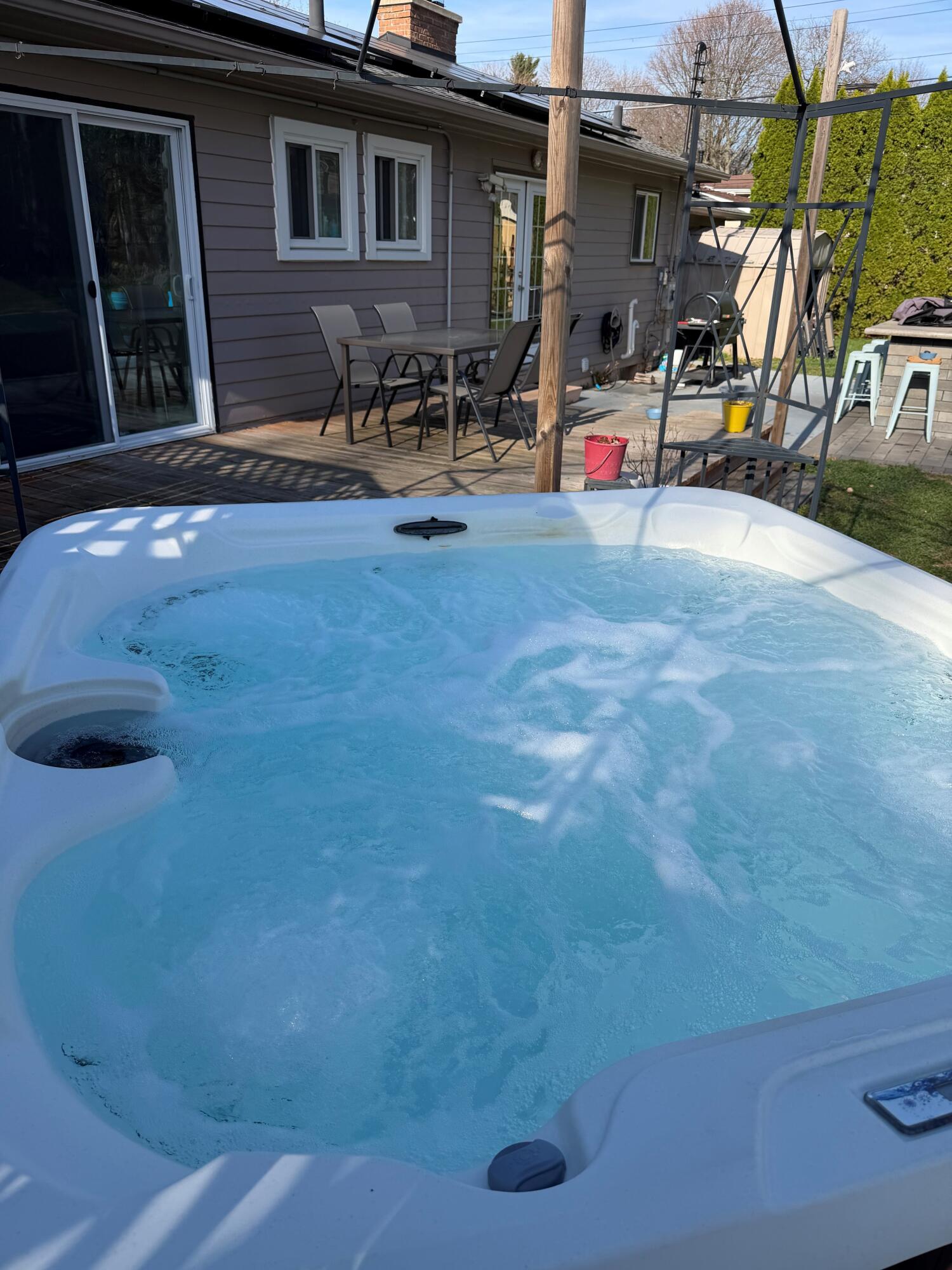 3733 Ridgefield Road Lansing, MI 48906 - Photo 4 of 31 HOT TUB
