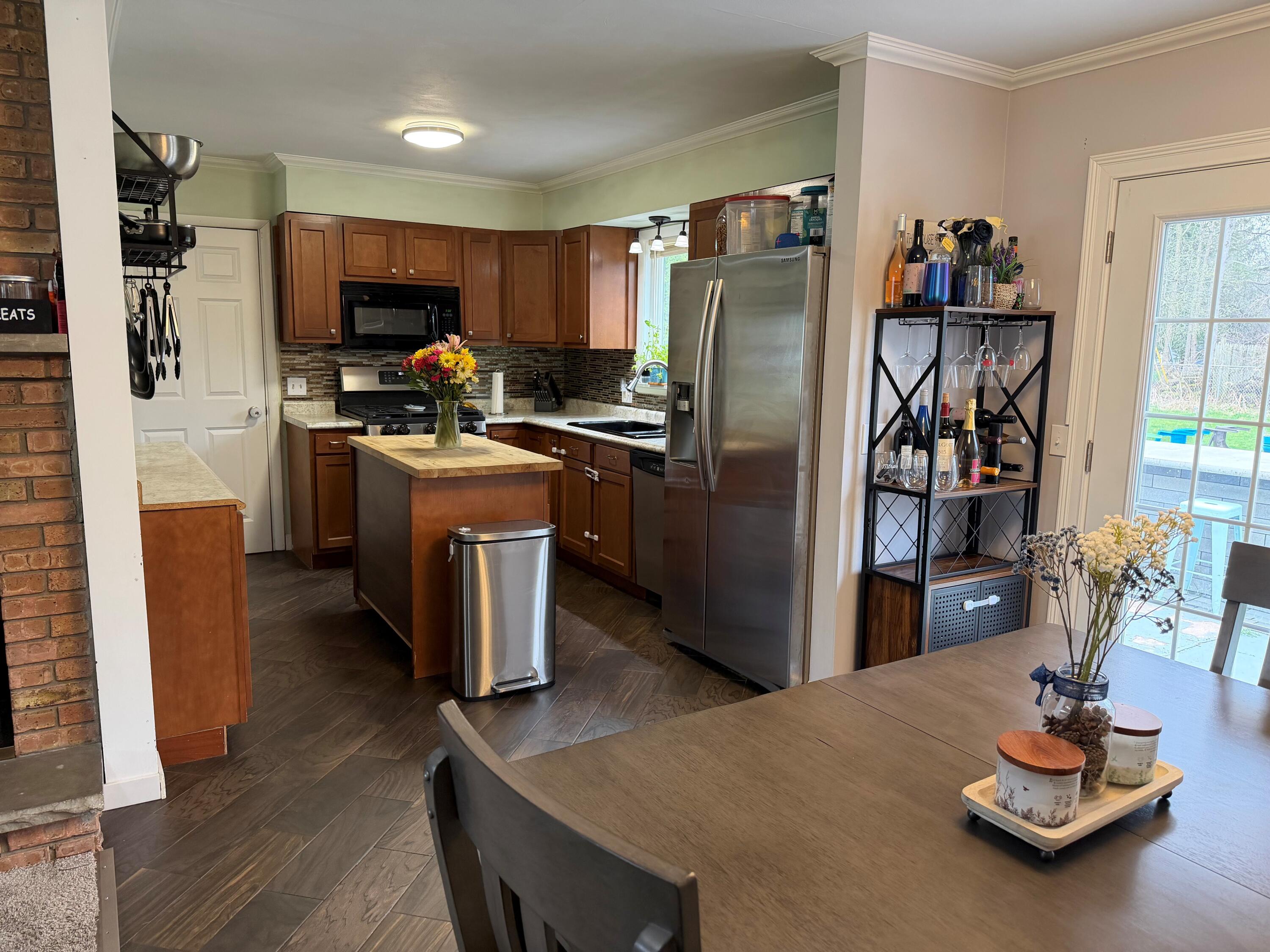 3733 Ridgefield Road Lansing, MI 48906 - Photo 5 of 31 KITCHEN