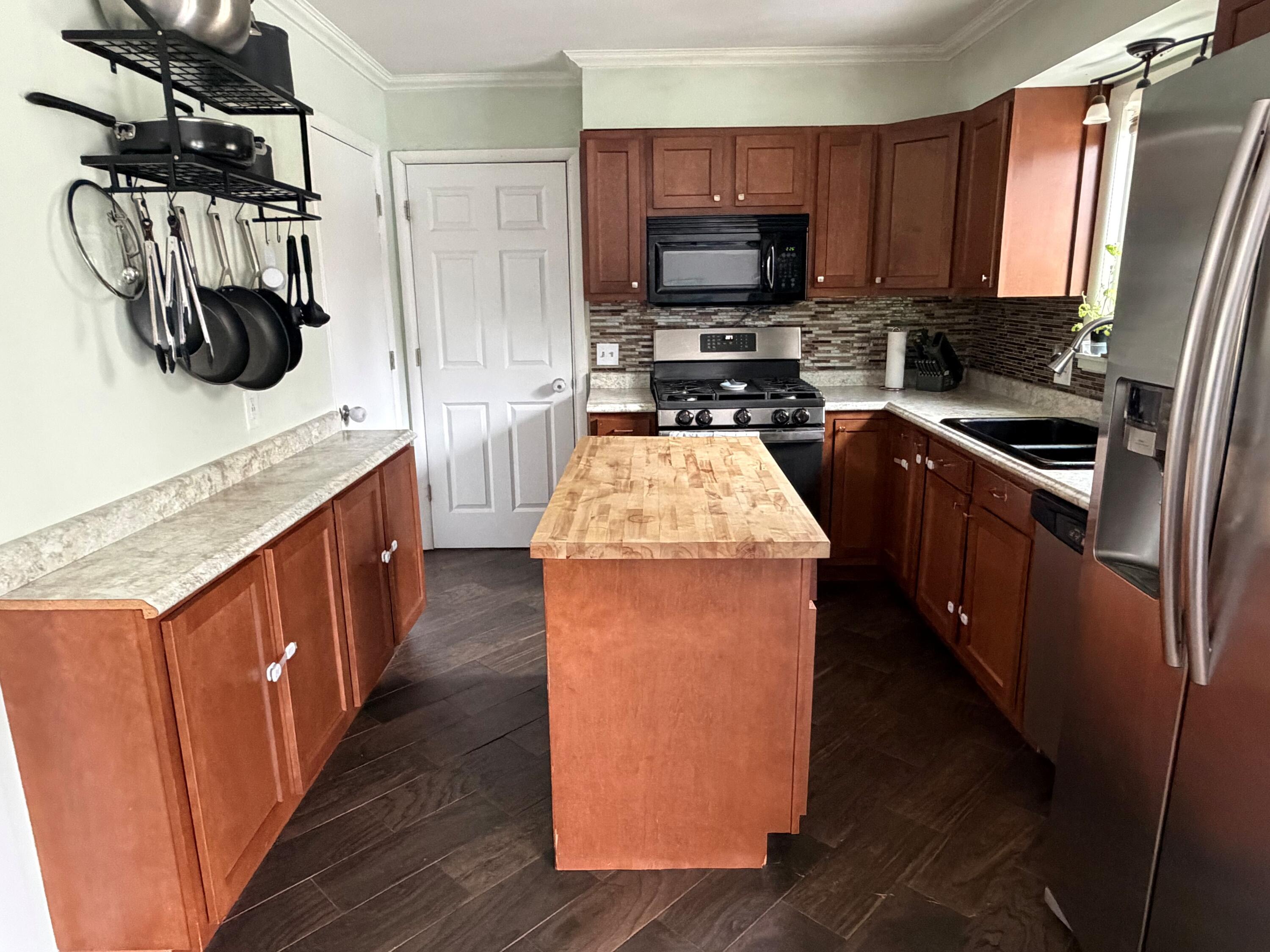 3733 Ridgefield Road Lansing, MI 48906 - Photo 6 of 31 KITCHEN 2
