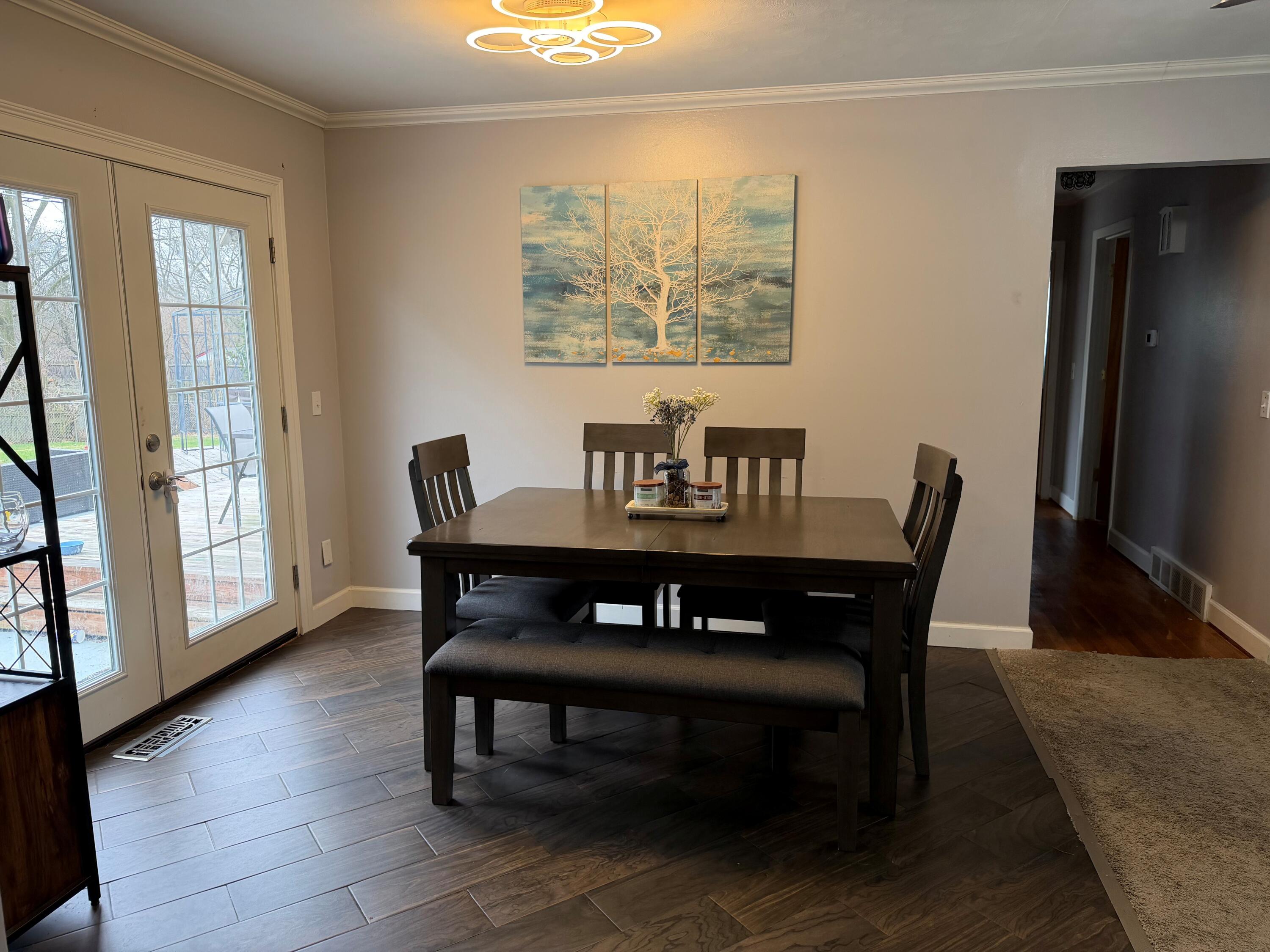 3733 Ridgefield Road Lansing, MI 48906 - Photo 8 of 31 DINING AREA