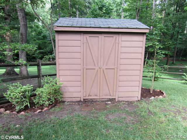 7950 Millvale Road Chesterfield, VA 23832 - Photo 15 of 18 a backyard of a house with lots of green space
