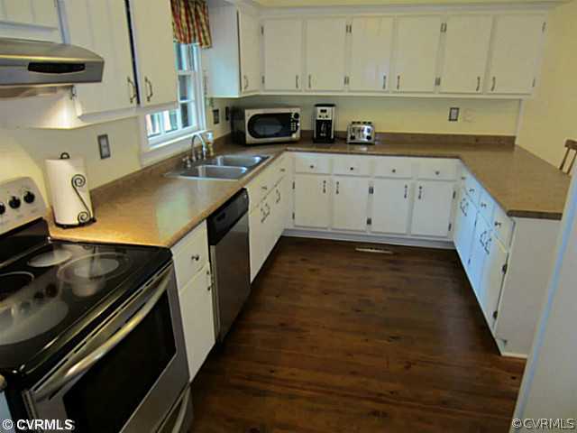 7950 Millvale Road Chesterfield, VA 23832 - Photo 2 of 18 a kitchen with a sink stove and cabinets