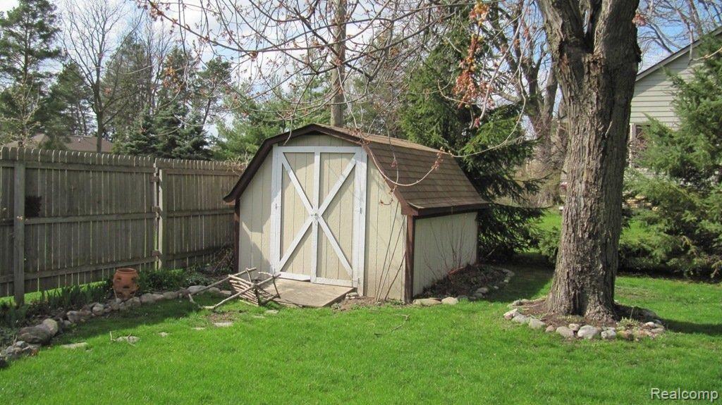 983 Beryl Court Rochester, MI 48307 - Photo 12 of 13 Shed