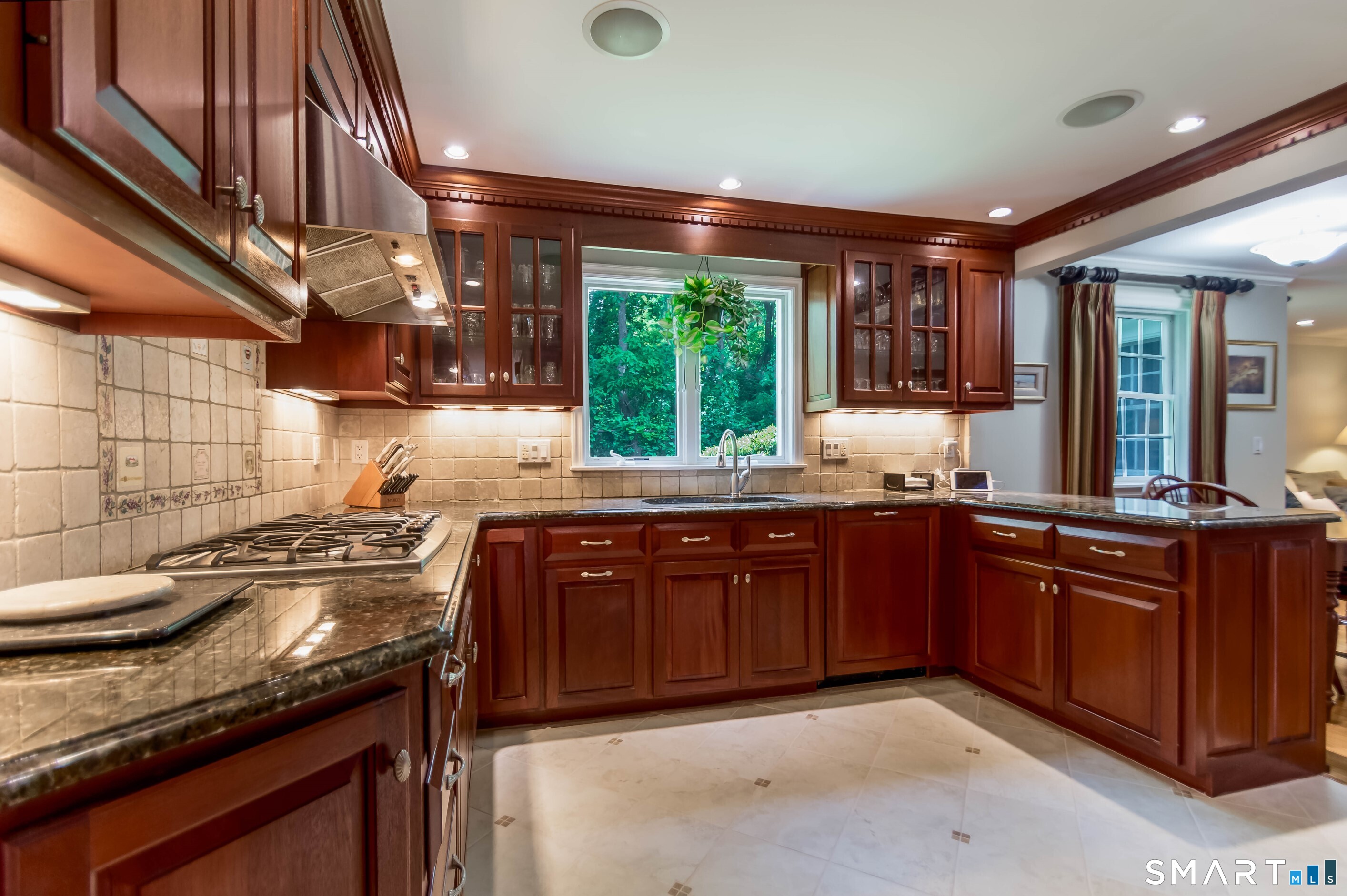 274 Valley View Road Fairfield, CT 06824 - Photo 12 of 36