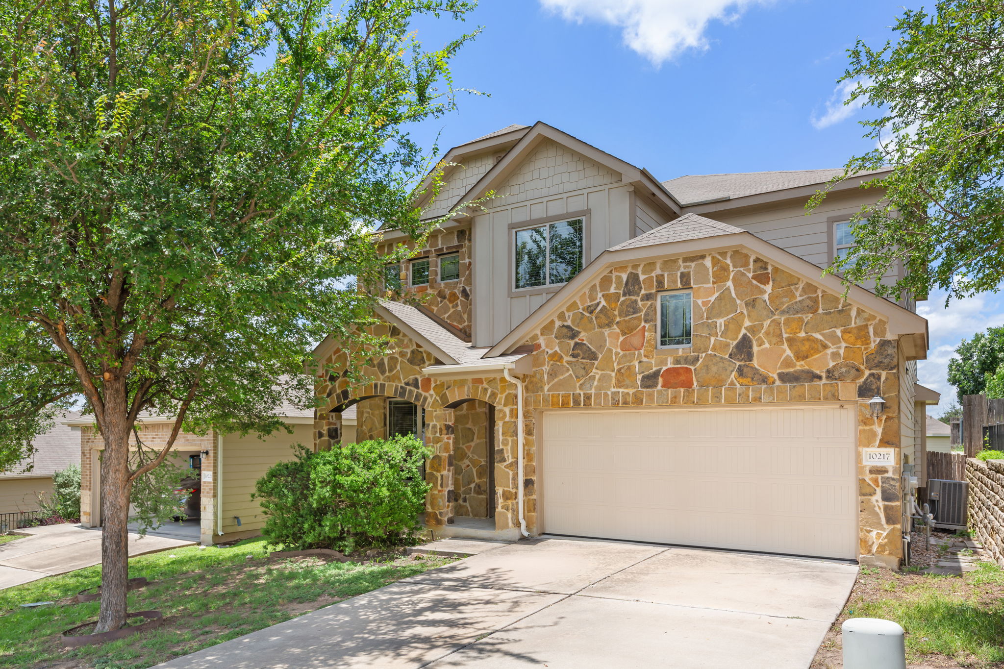 10217 Pinnacle Crest Loop Austin, TX 78747 - Photo 3 of 39