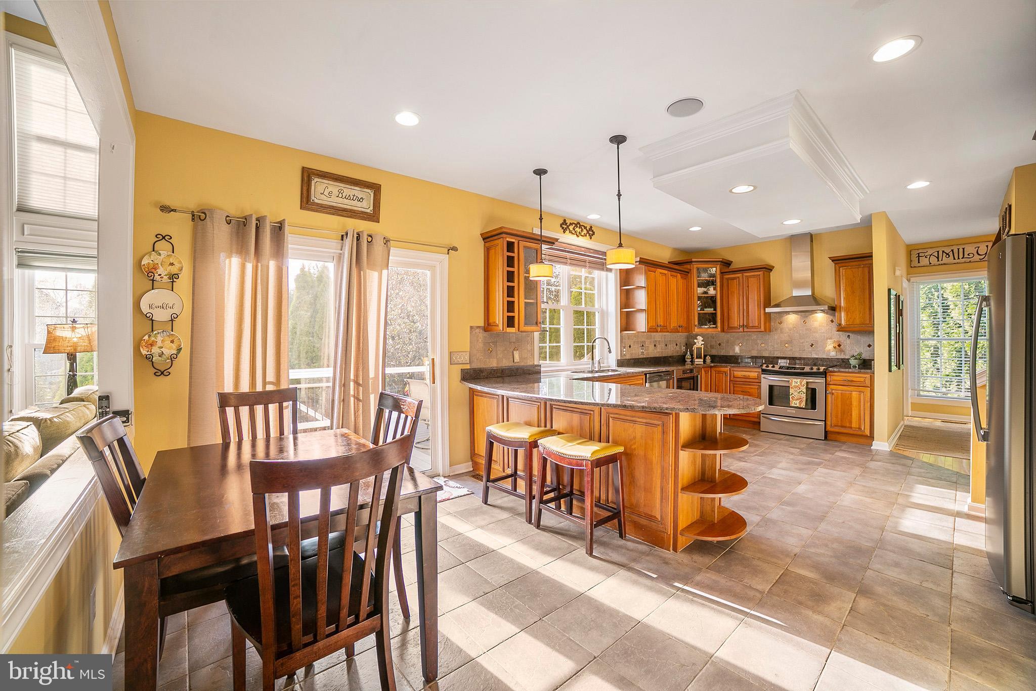 19 Eagleton Farm Road Newtown, PA 18940 - Photo 10 of 32 Eat-in Kitchen