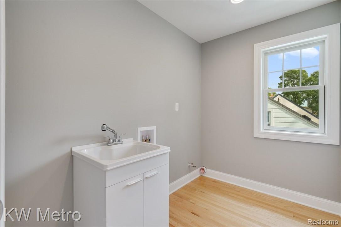837 Columbia Road Berkley, MI 48072 - Photo 23 of 26 dsc01762-dsc01766 (1).jpg