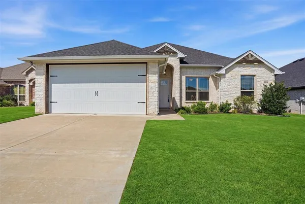 $2,200 | 3316 Windcrest Drive, Granbury, TX 76049