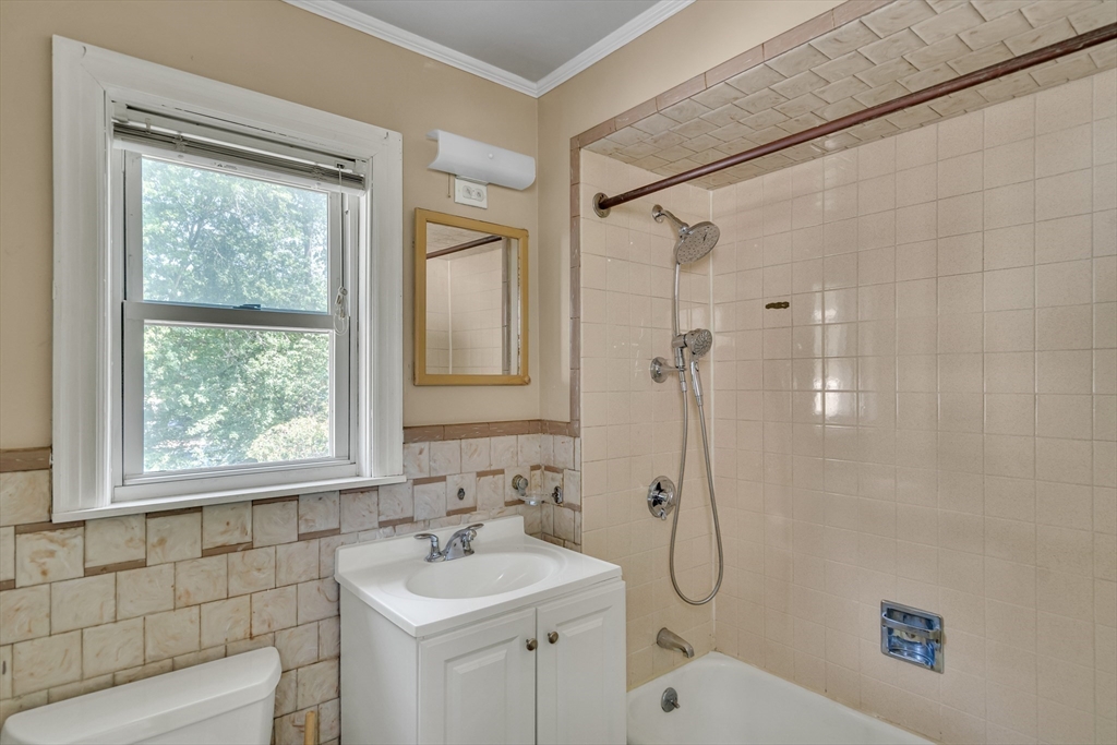 121 Myrtle Street Melrose, MA 02176 - Photo 13 of 26