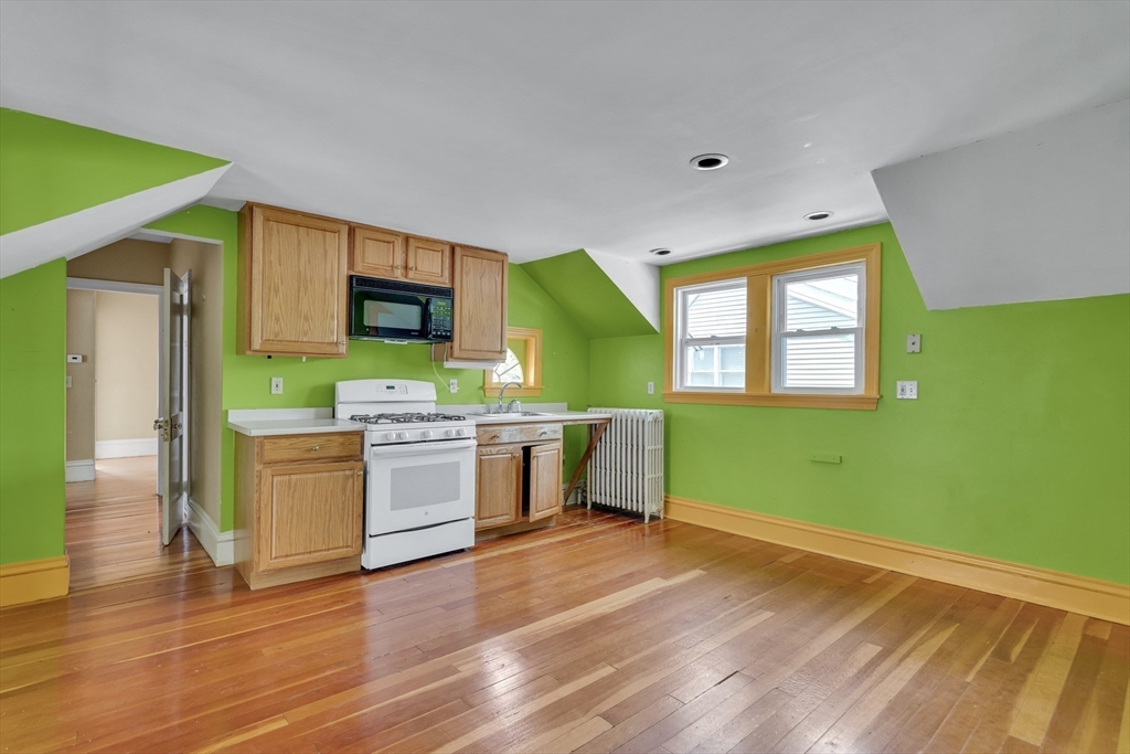 121 Myrtle Street Melrose, MA 02176 - Photo 14 of 26