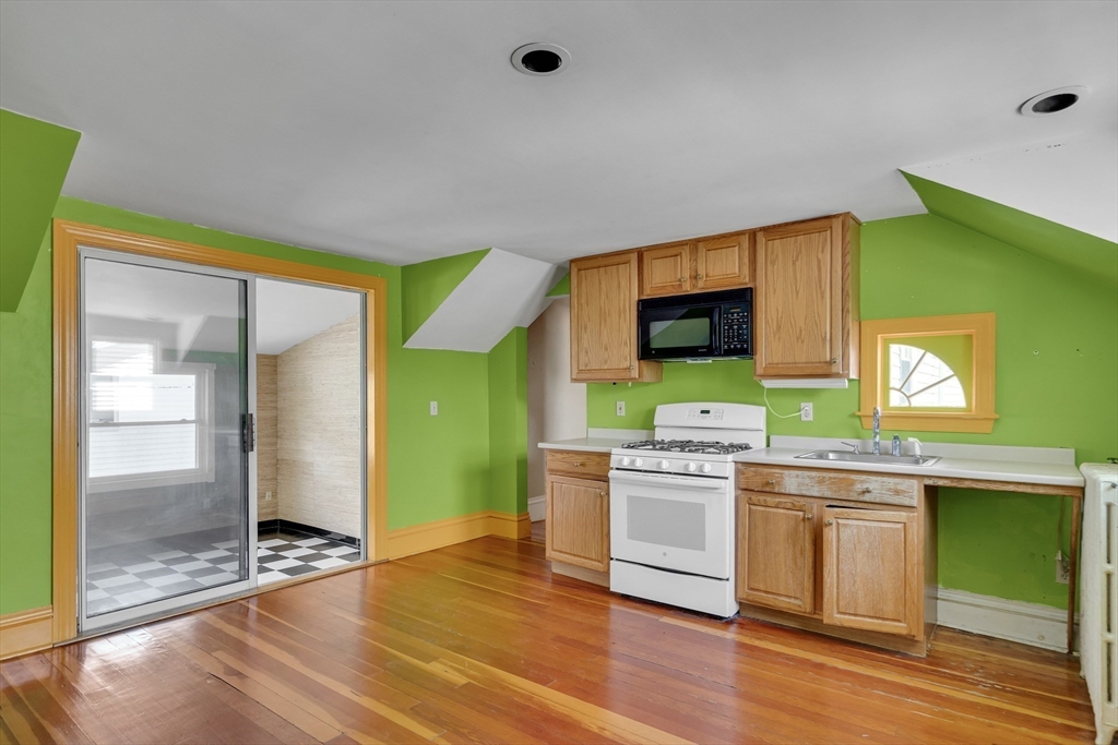 121 Myrtle Street Melrose, MA 02176 - Photo 15 of 26