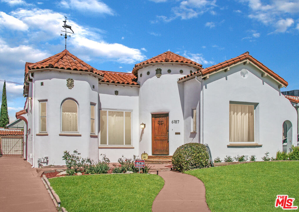 6187 Barrows Drive Los Angeles, CA 90048 - Photo 1 of 35 a front view of a house with a yard