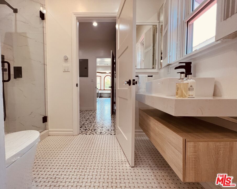 6187 Barrows Drive Los Angeles, CA 90048 - Photo 16 of 35 a bathroom with a sink a toilet and shower