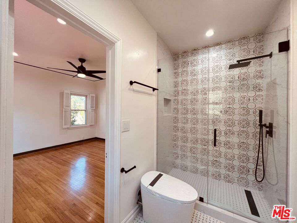 6187 Barrows Drive Los Angeles, CA 90048 - Photo 18 of 35 a bathroom with a toilet and a shower
