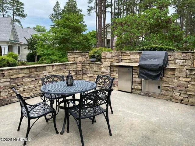 $137,000 | 300 Cochrane Castle Circle, Unit 1, Pinehurst, NC 28374
