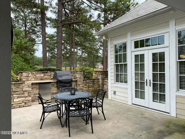 $137,000 | 300 Cochrane Castle Circle, Unit 1, Pinehurst, NC 28374