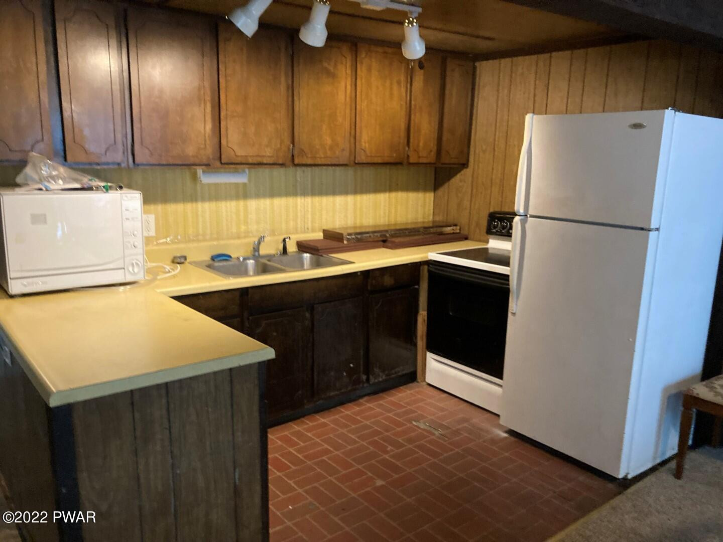 362 Oak Hill Road Hawley, PA 18428 - Photo 8 of 26