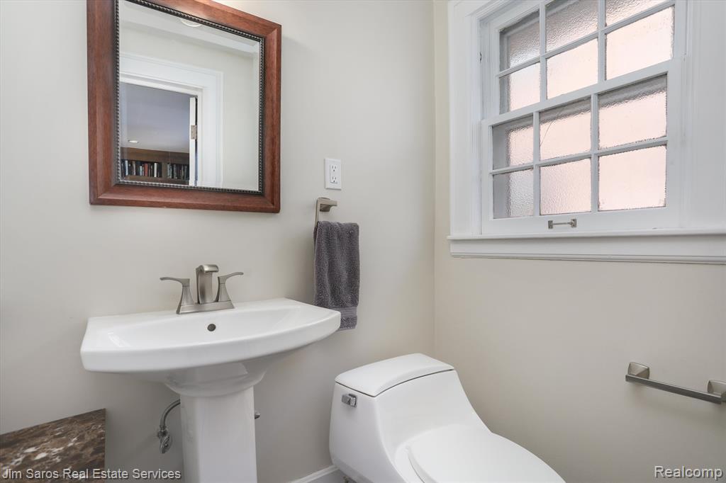206 Merriweather Road Grosse Pointe Farms, MI 48236 - Photo 15 of 29