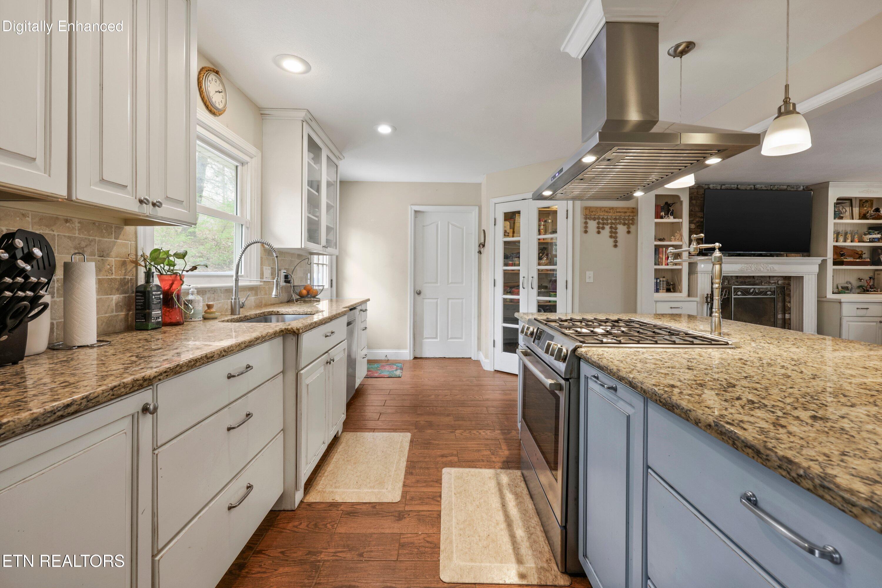 100 Moss Road Oak Ridge, TN 37830 - Photo 14 of 42 Kitchen to pantry