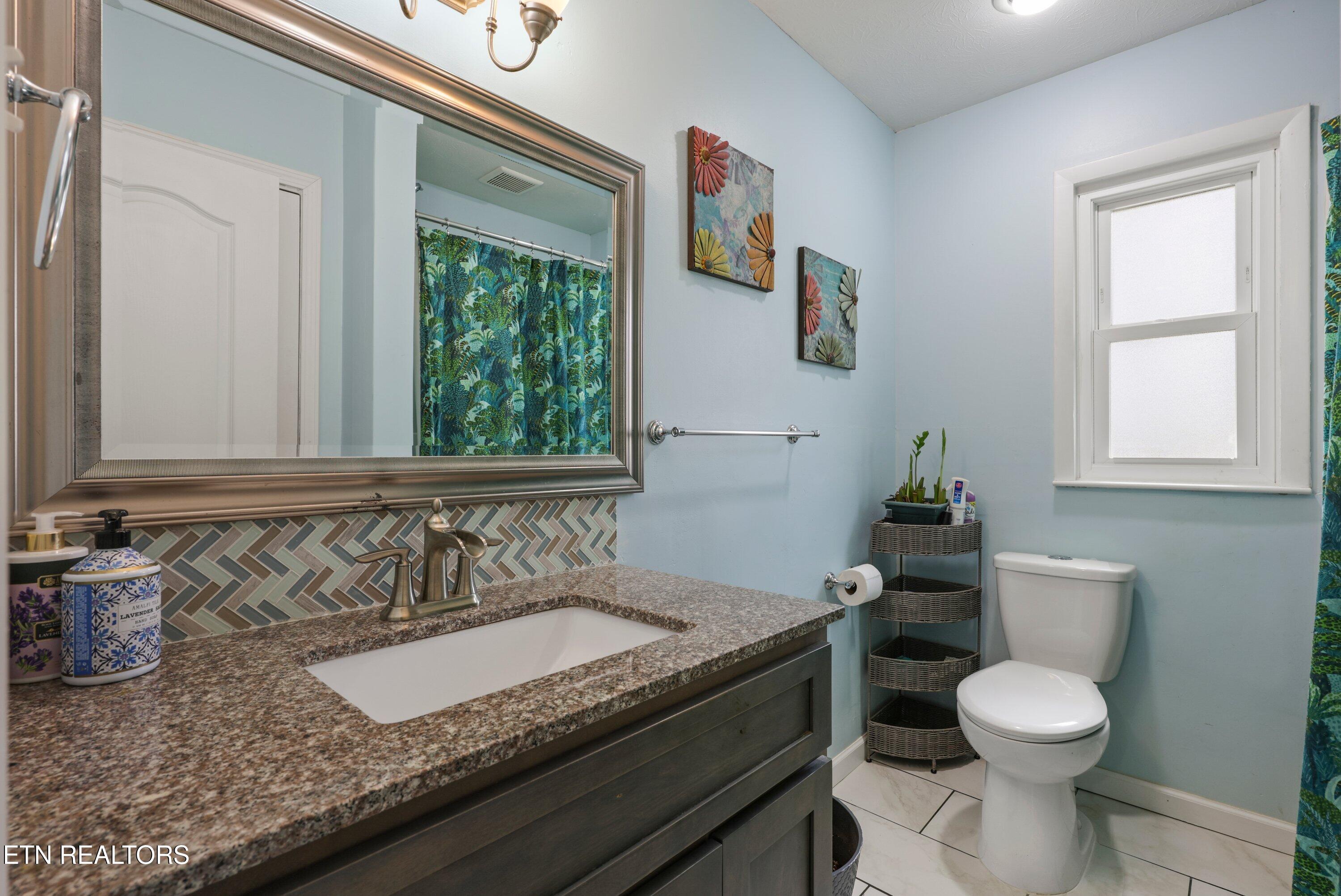 100 Moss Road Oak Ridge, TN 37830 - Photo 20 of 42 Bathroom 2