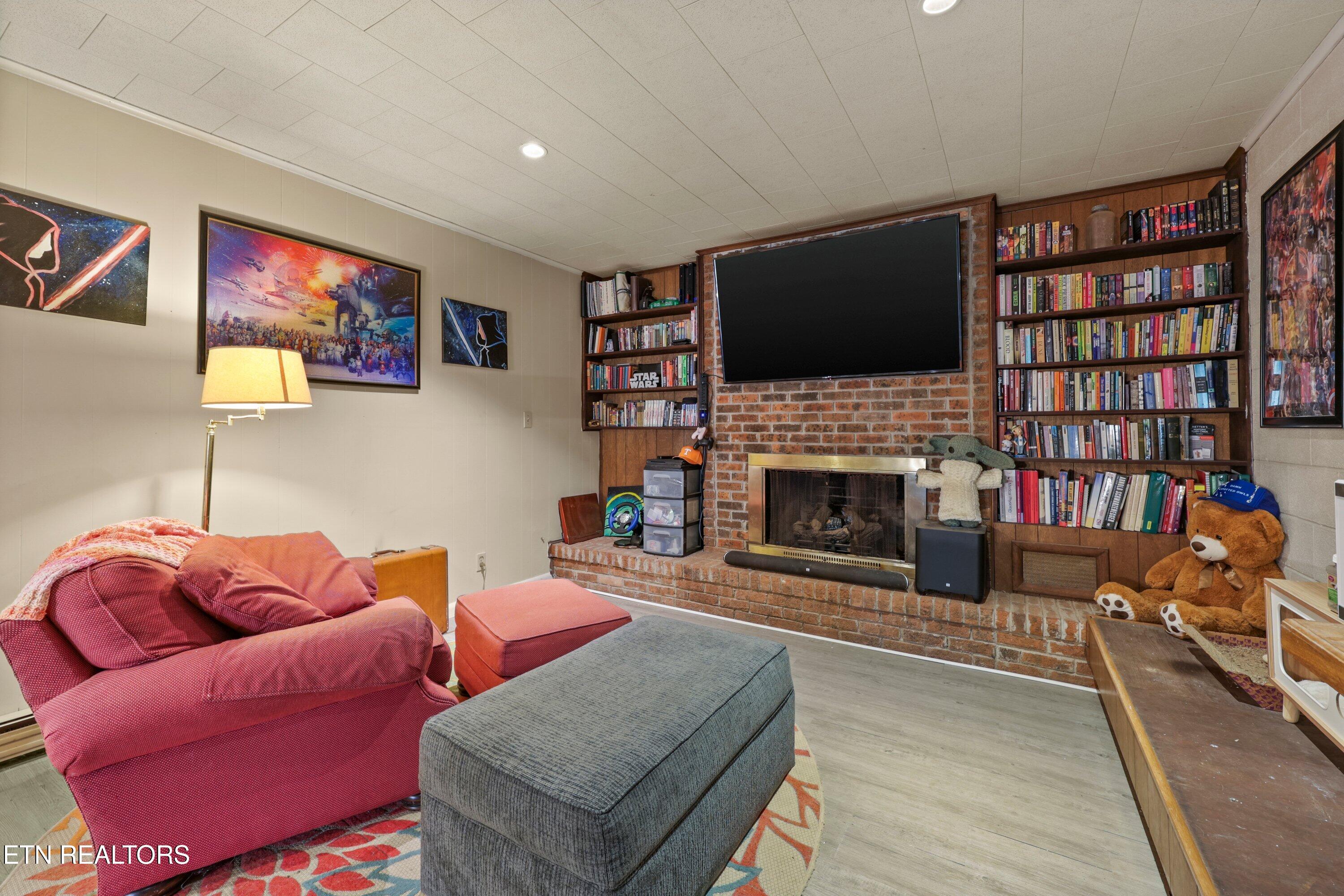100 Moss Road Oak Ridge, TN 37830 - Photo 23 of 42 Downstairs Gas FP