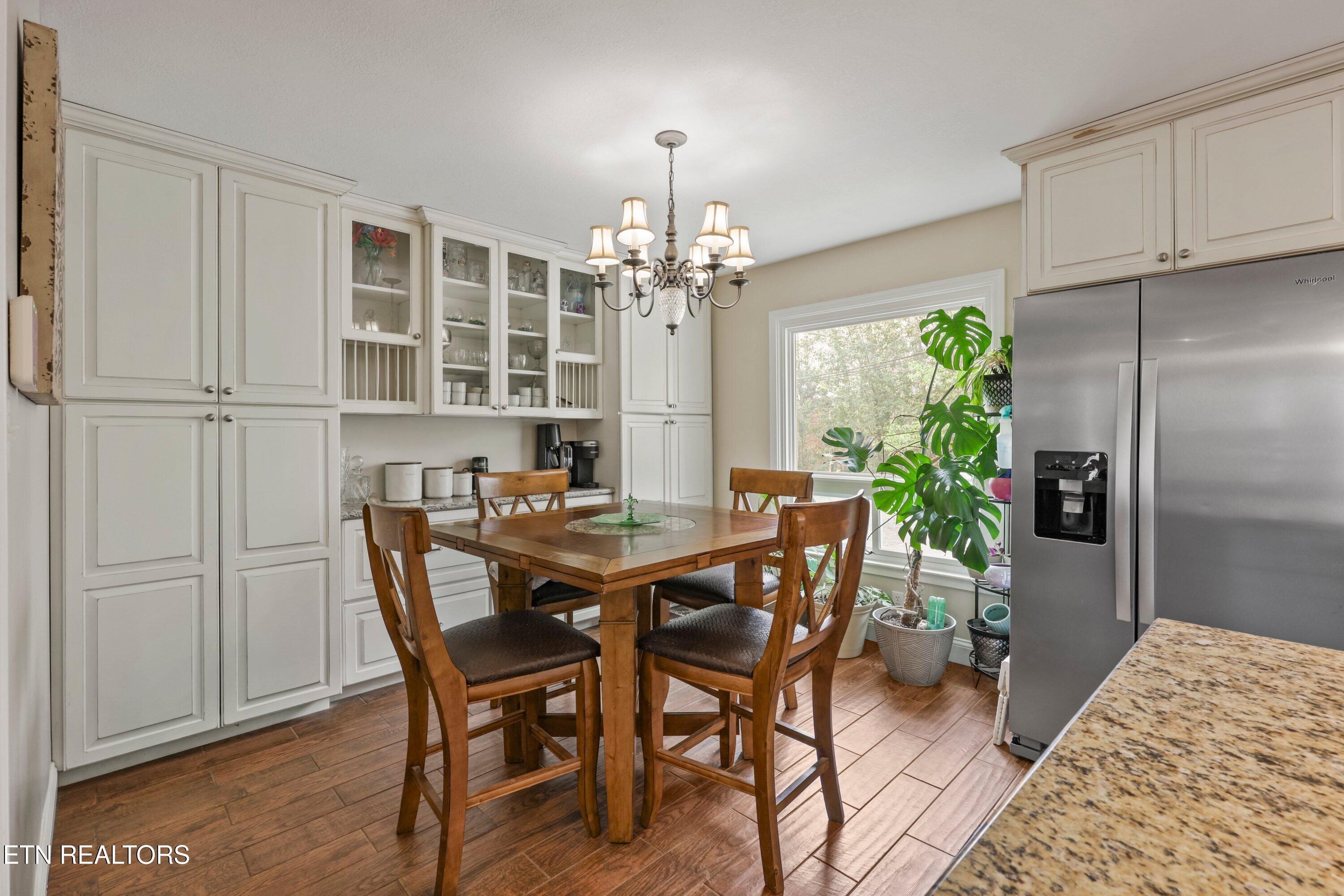 100 Moss Road Oak Ridge, TN 37830 - Photo 3 of 42 Dining area with built-ins