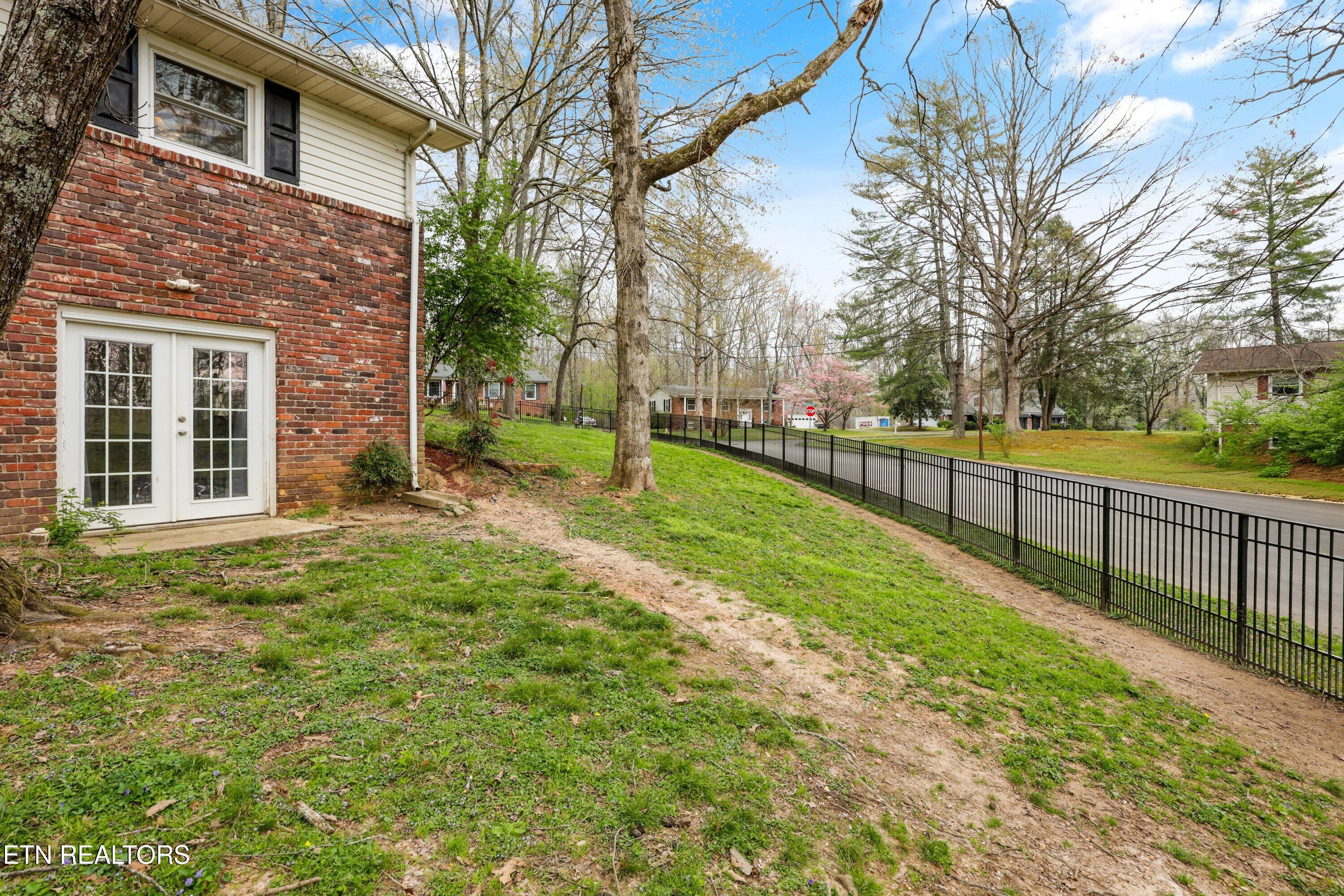 100 Moss Road Oak Ridge, TN 37830 - Photo 32 of 42 Downstairs outdoor entry