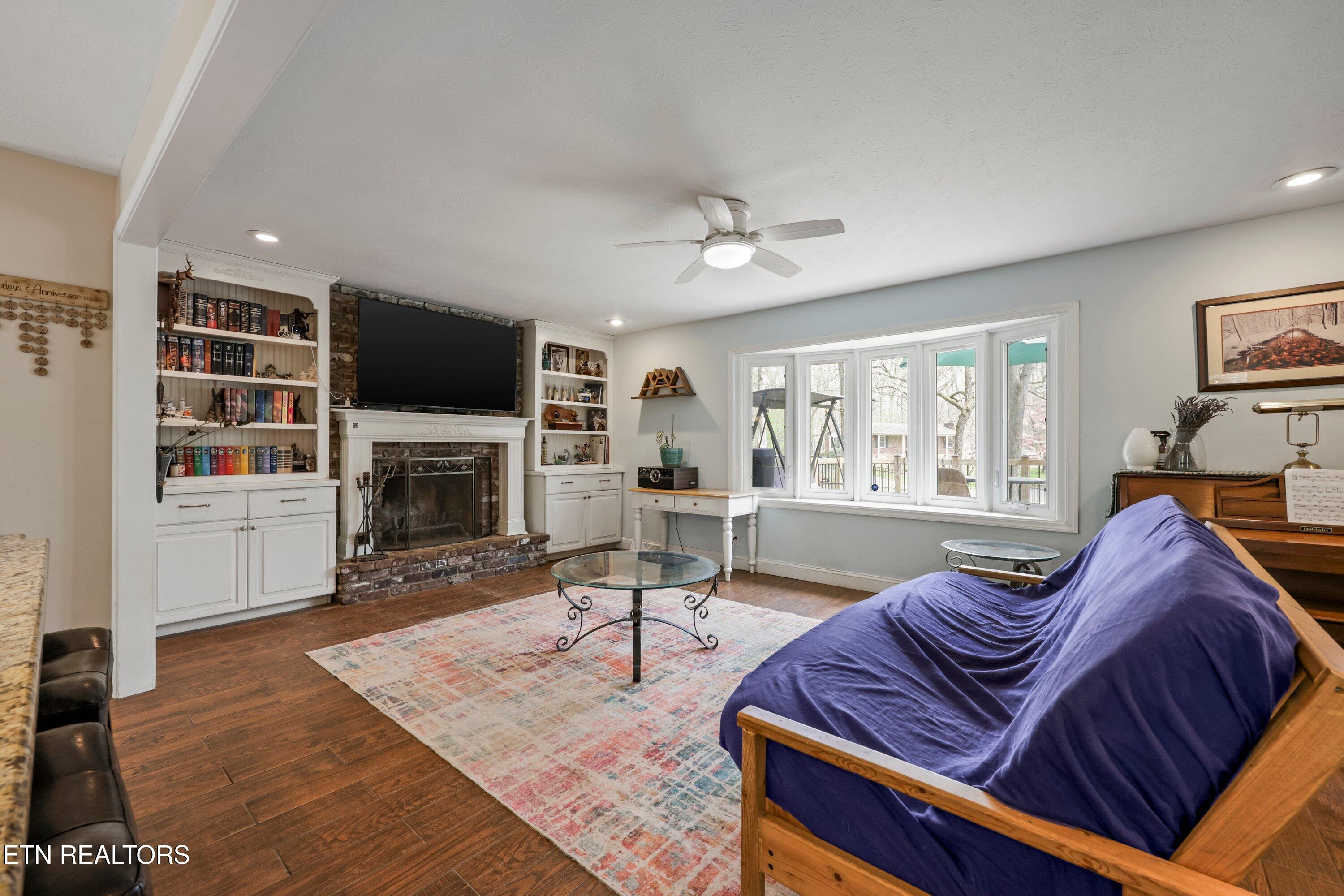 100 Moss Road Oak Ridge, TN 37830 - Photo 4 of 42 Living Room