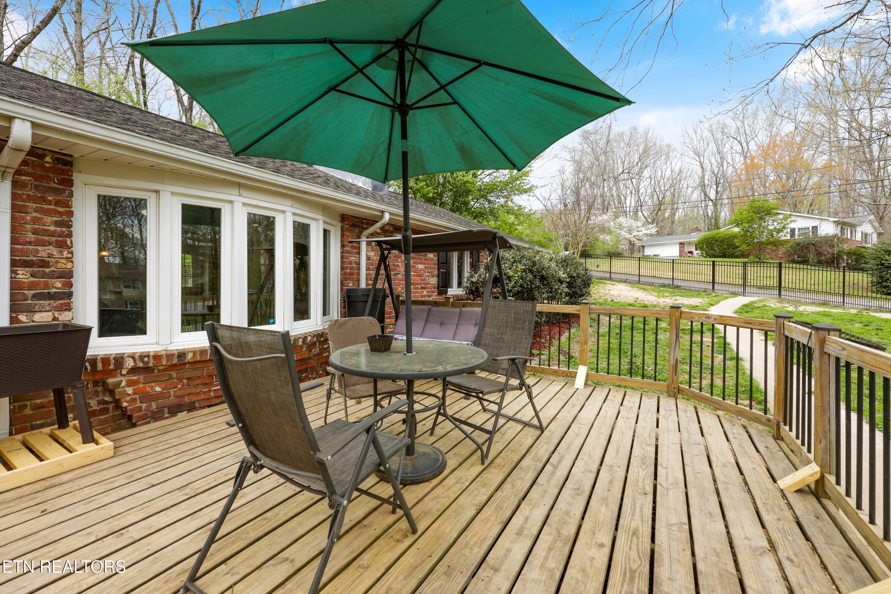 100 Moss Road Oak Ridge, TN 37830 - Photo 8 of 42 Front deck