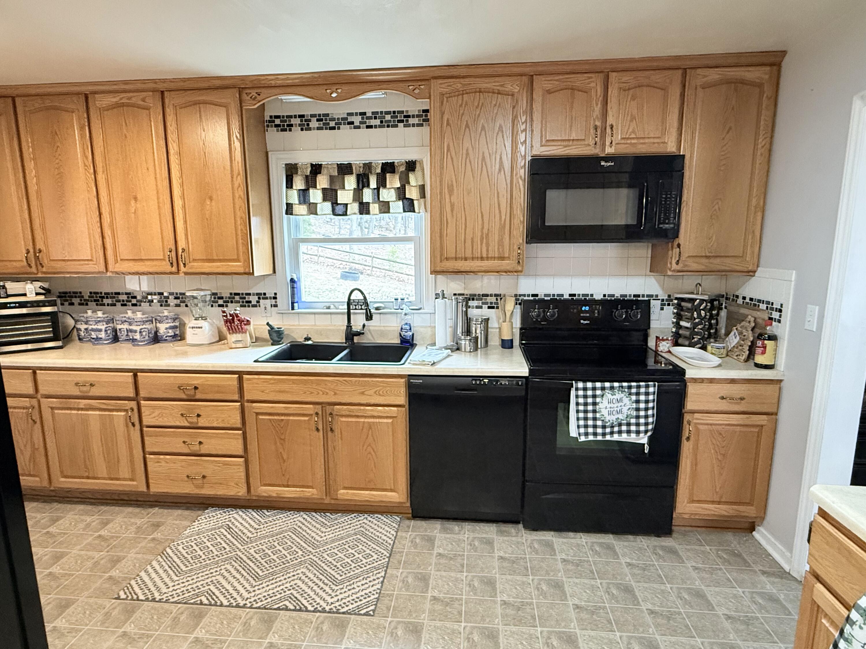 136 Sherwood Drive Blue Ridge, VA 24064 - Photo 9 of 20 Kitchen