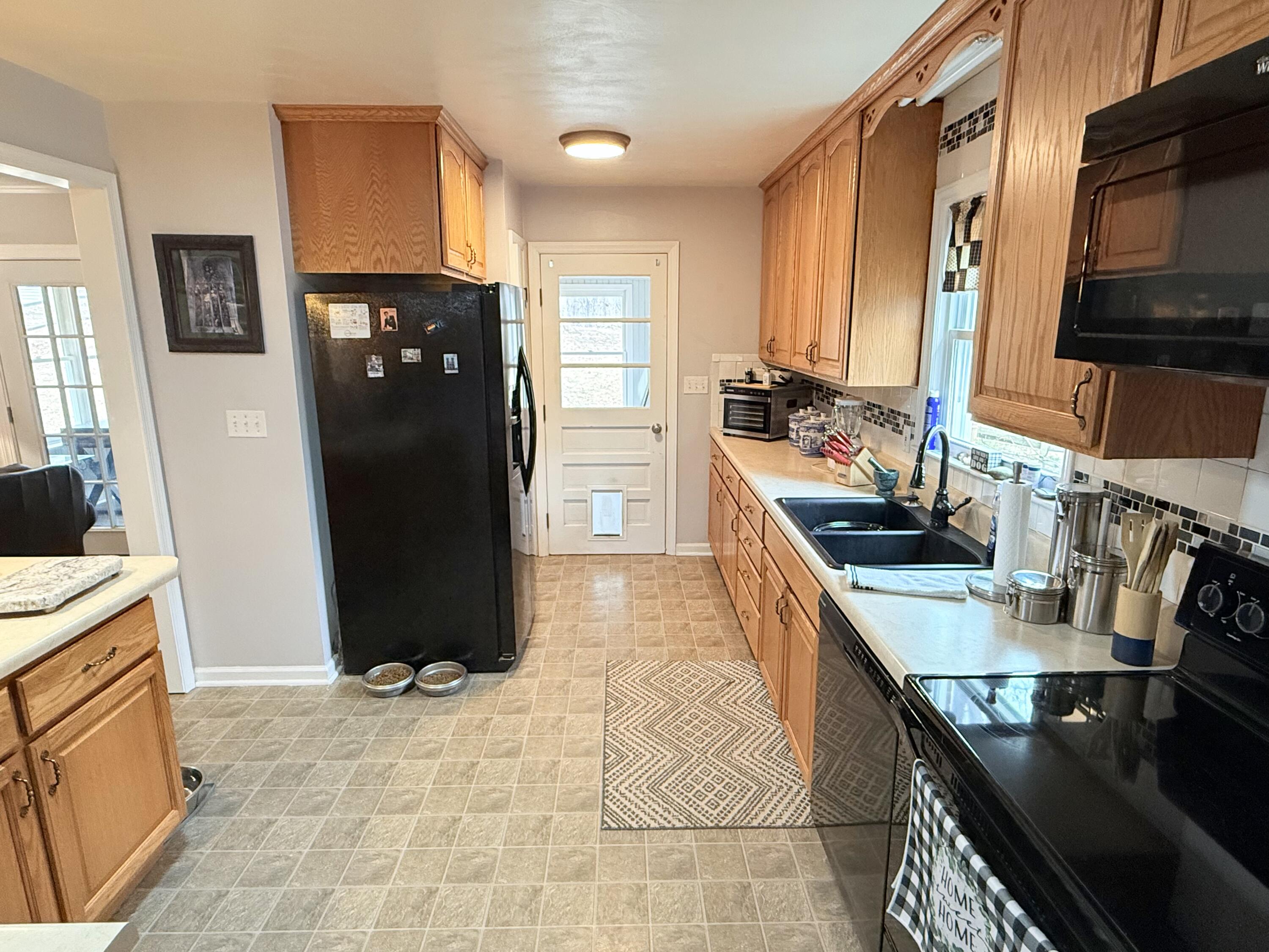 136 Sherwood Drive Blue Ridge, VA 24064 - Photo 10 of 20 Kitchen