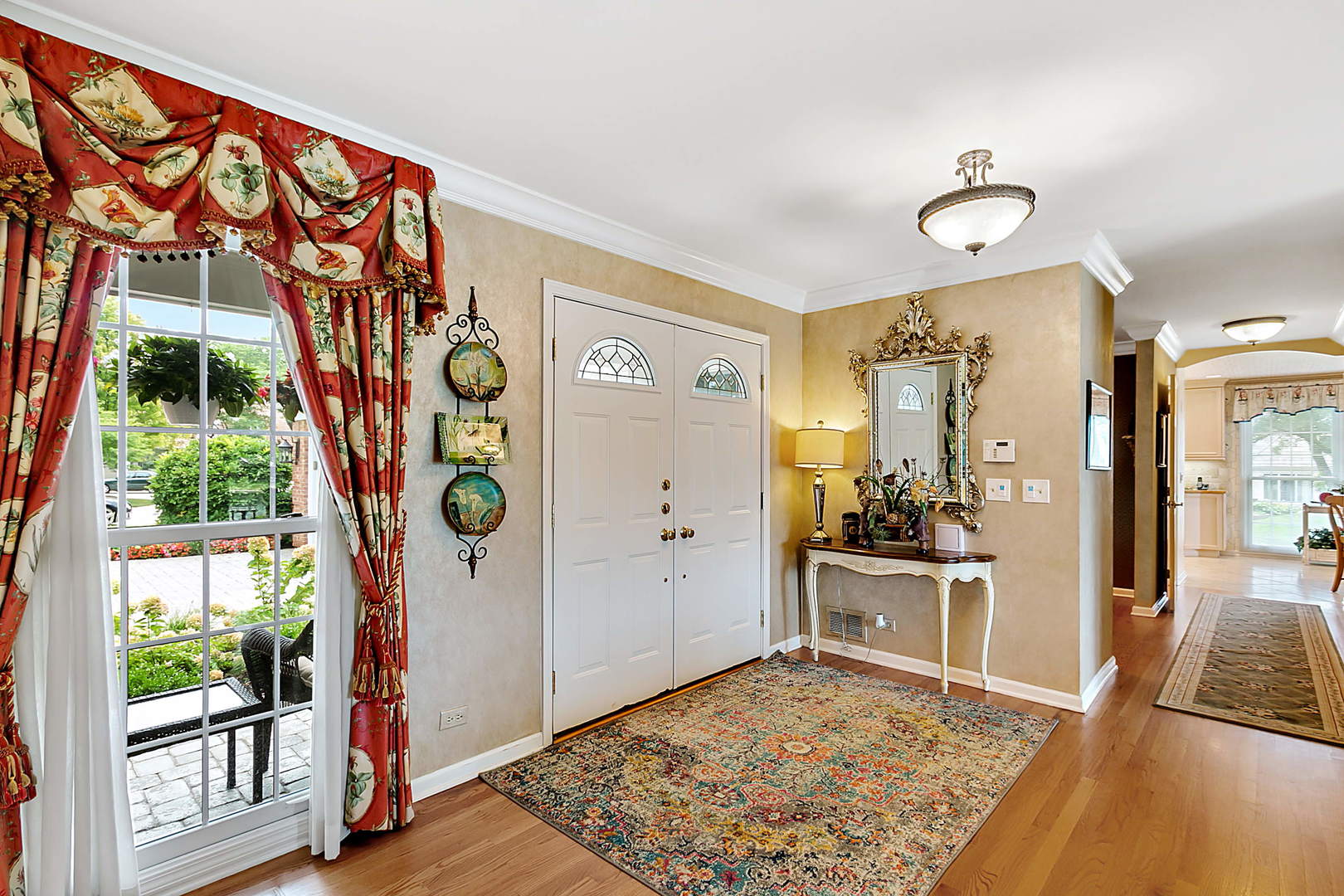 2552 Indian Ridge Court Glenview, IL 60026 - Photo 5 of 45 a view of a interior in the house