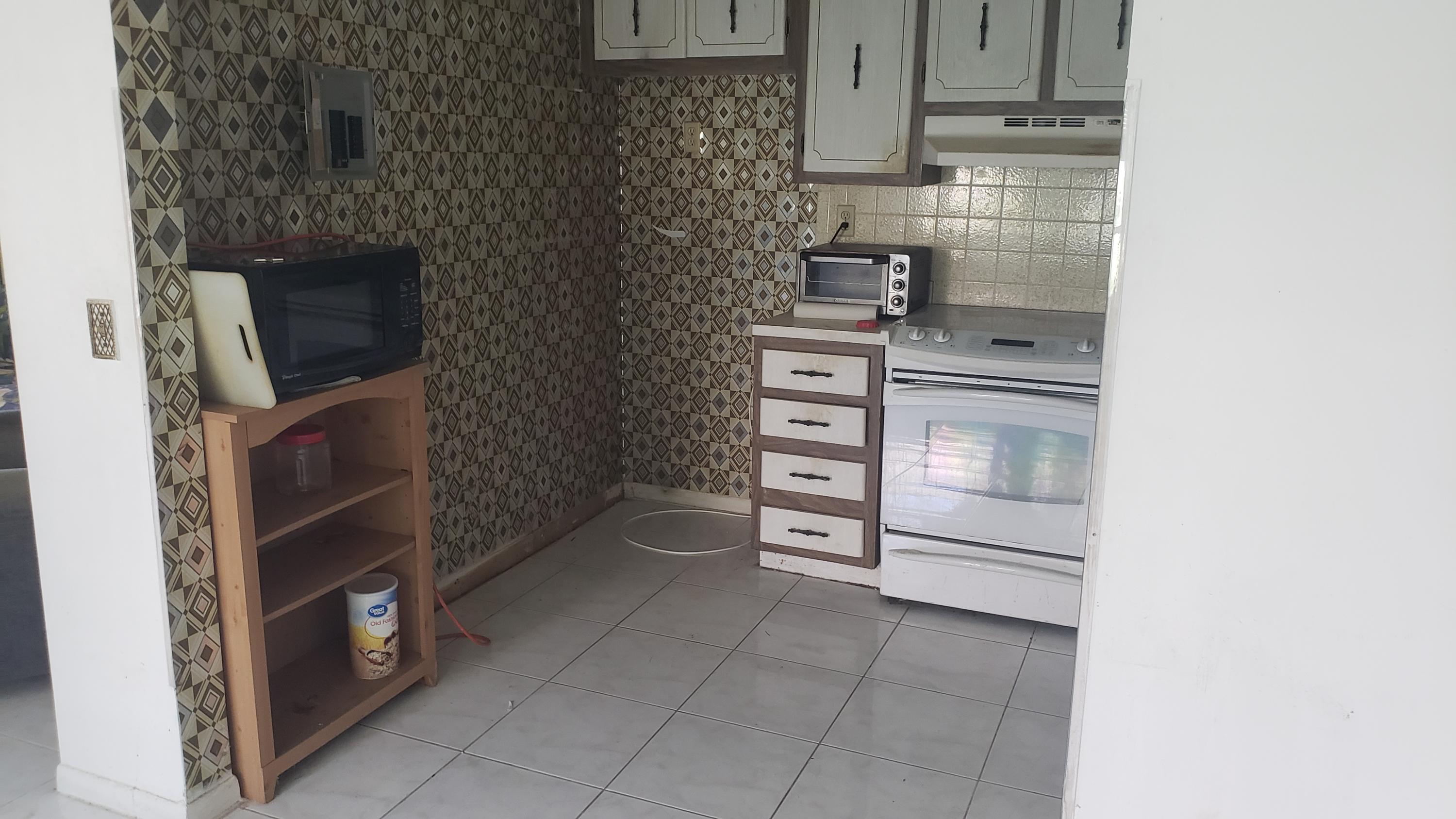 335 Normandy Lane Delray Beach, FL 33484 - Photo 2 of 4 335 normandy kitchen without refrig