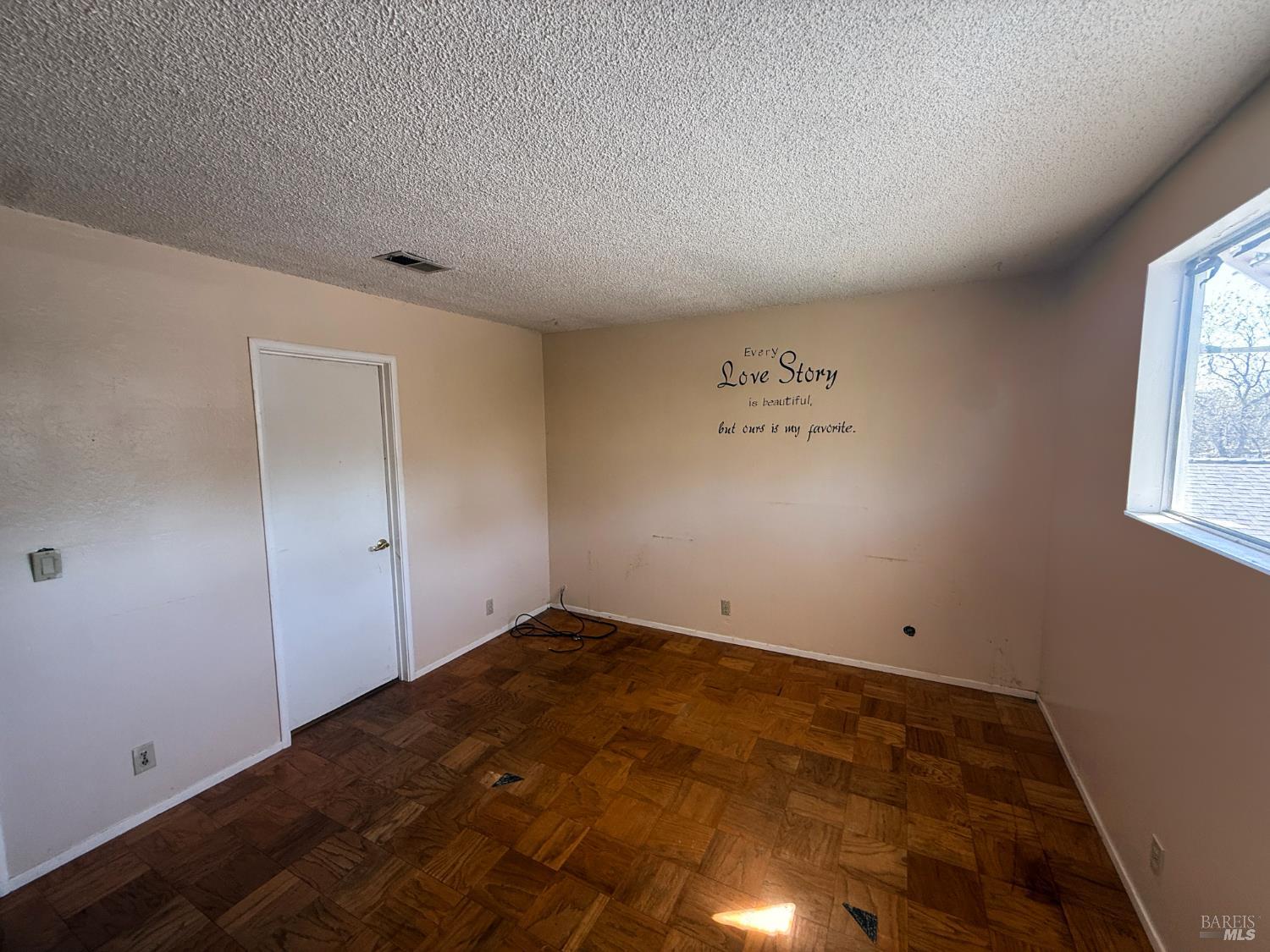806 Finch Way Fairfield, CA 94533 - Photo 8 of 14 an empty room with windows