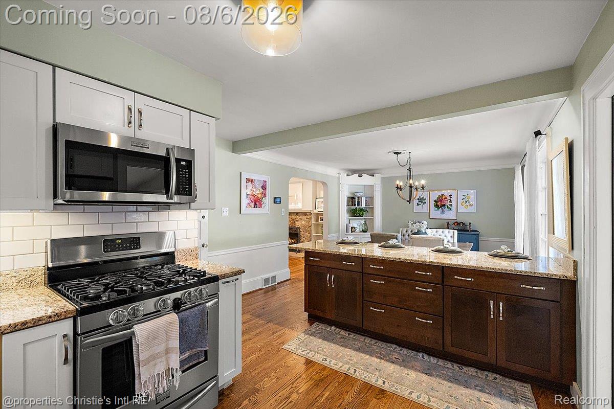 788 Rivard Boulevard Grosse Pointe, MI 48230 - Photo 12 of 28 38-788 Ricard -38.jpg