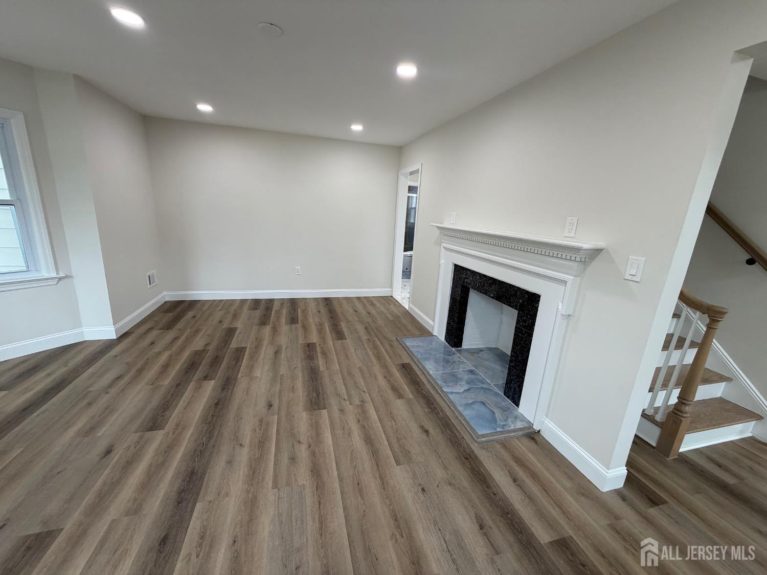 565 Crows Mill Road Fords, NJ 08863 - Photo 4 of 39