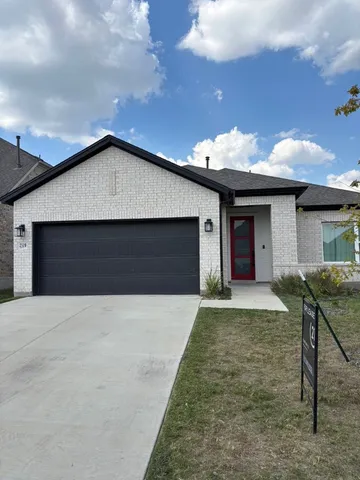 a front view of house with yard