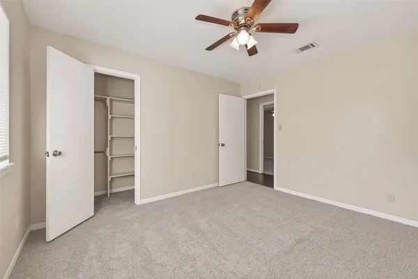 a view of empty room with ceiling fan