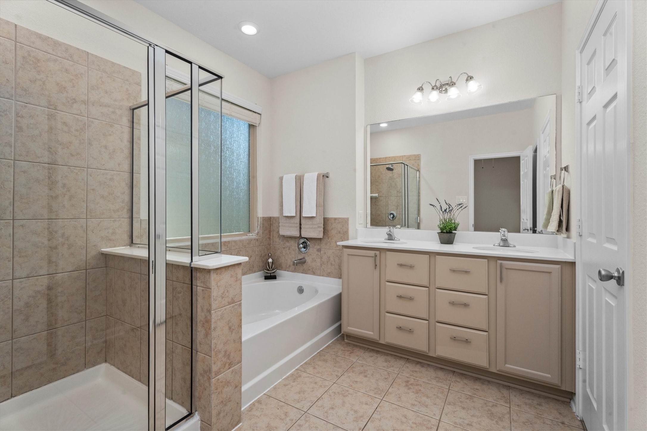 4022 Streambed Trail Houston, TX 77068 - Photo 6 of 32 a bathroom with a tub sink and mirror