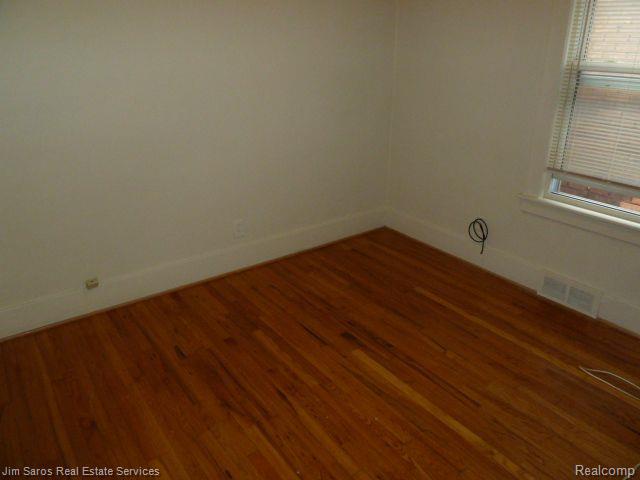 928 Nottingham Road Grosse Pointe, MI 48230 - Photo 4 of 12