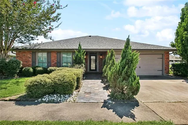 $327,000 | 7 South Catahoula Court, Kenner, LA 70065