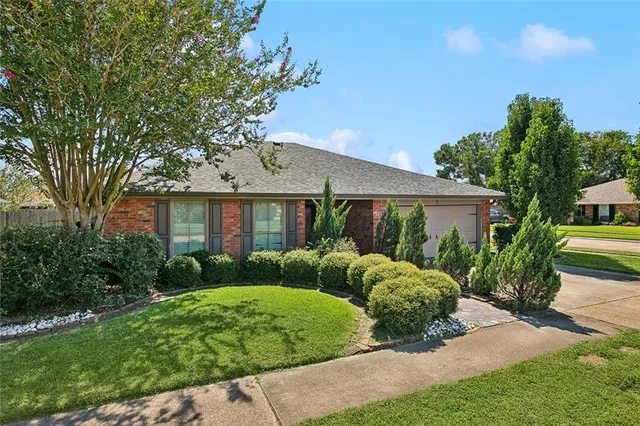 $327,000 | 7 South Catahoula Court, Kenner, LA 70065
