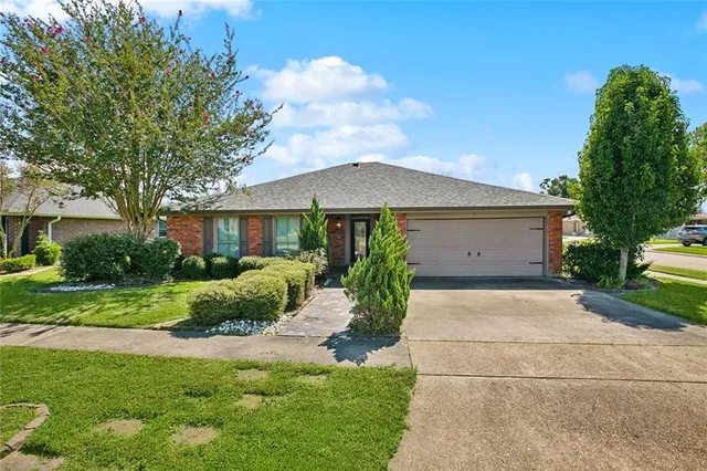 $327,000 | 7 South Catahoula Court, Kenner, LA 70065